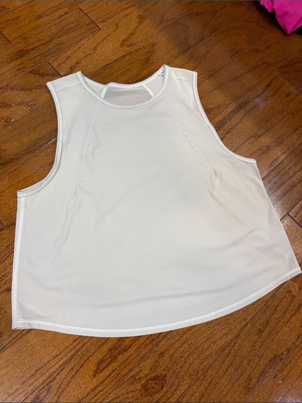 065. Lululemon Sculpt Cropped Tank Top
Light Vapor Gray/Silver size 8 - Picture 10 of 12